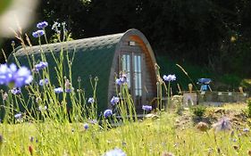 2 Bed Pod Cabin-Sleeps 2-Pets-Garden-Mtn View